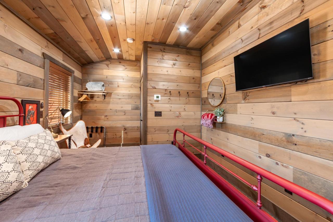 Splash Mountain Pool Hot Tub Theater Game Room Sevierville Exterior photo