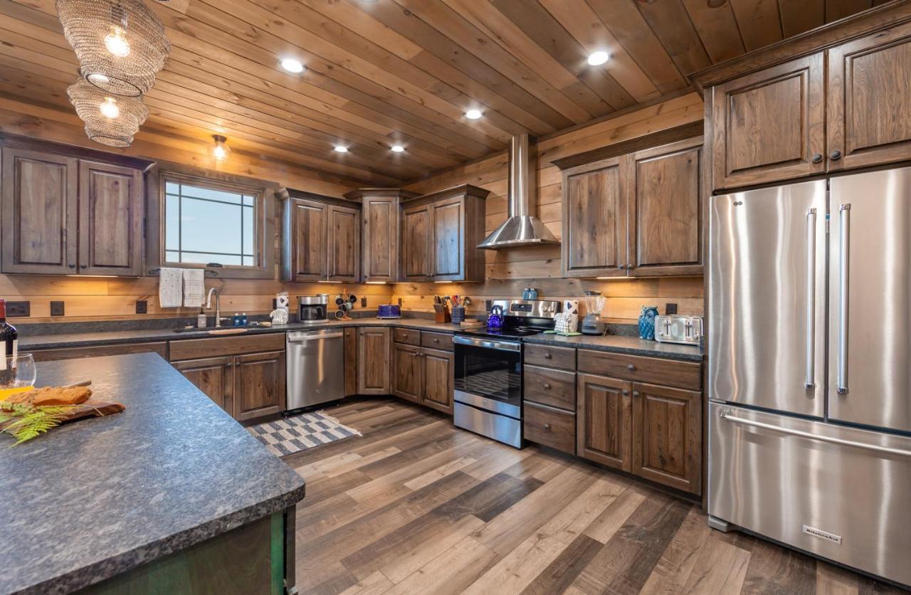 Splash Mountain Pool Hot Tub Theater Game Room Sevierville Exterior photo