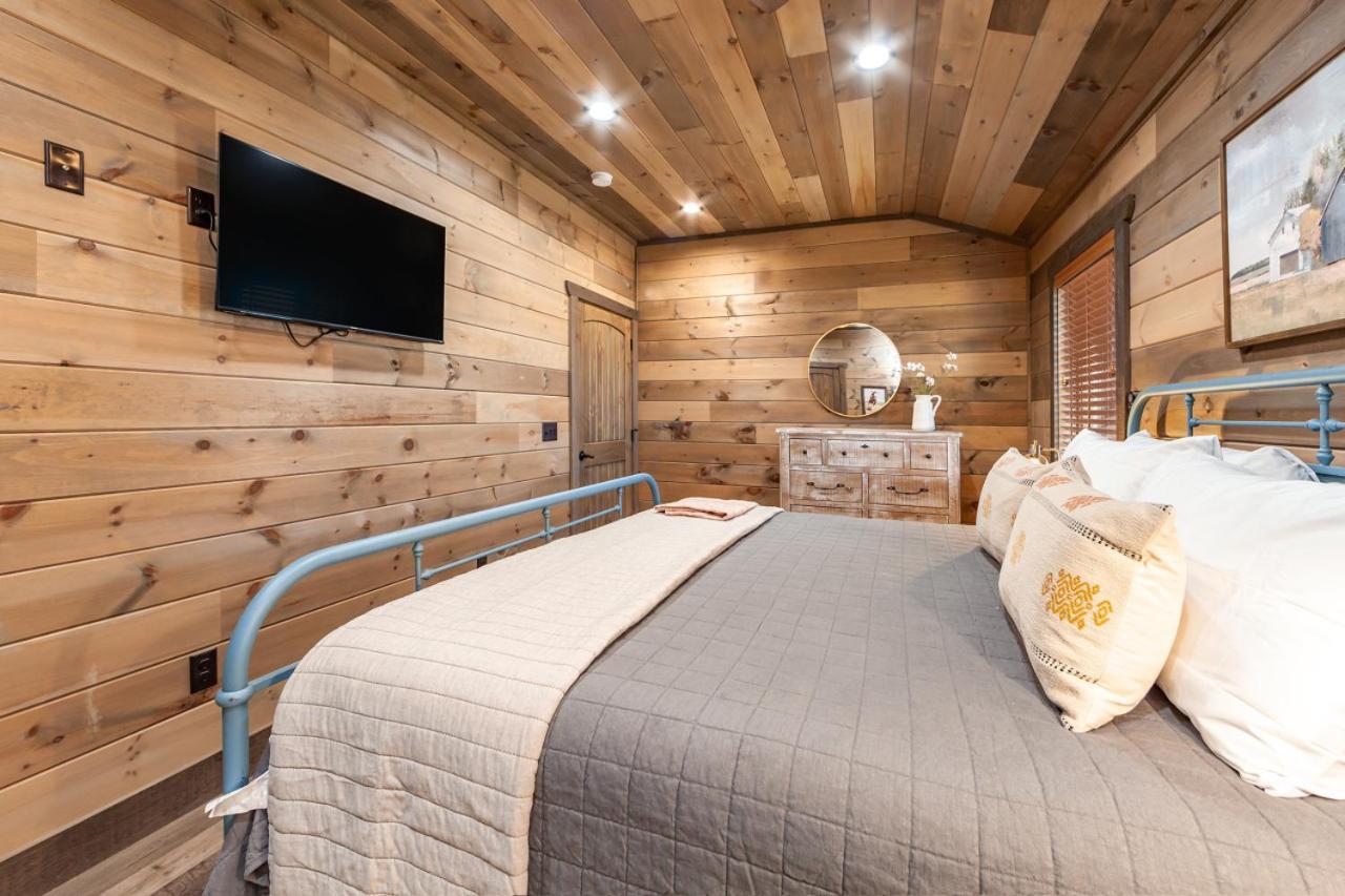 Splash Mountain Pool Hot Tub Theater Game Room Sevierville Exterior photo